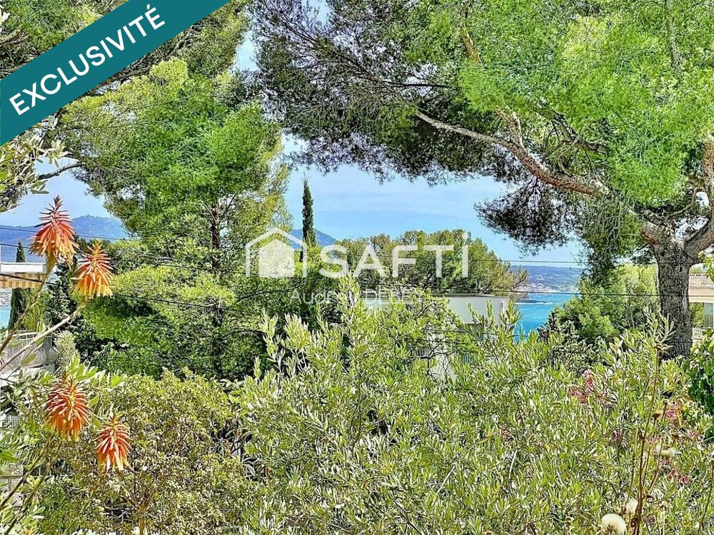 UNE ADRESSE D'EXCEPTION À SANARY-SUR-MER : VUE MER, PORT À PIED, CALME ABSOLU. PARCELLE CONSTRUCTIBLE ATTENANTE DE 1 245 M² EN S