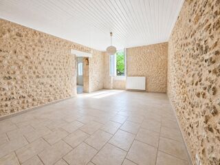 Vente Maison Ferme en pierres rénovée de 200m2 avec dépendances Petit-bersac