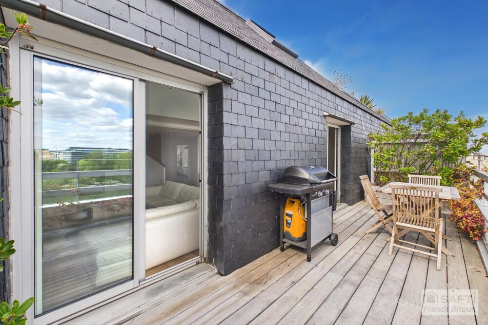 Vente Appartement Bécon, Pont de Levallois. Duplex en dernier étage avec terrasse vue Seine. Courbevoie