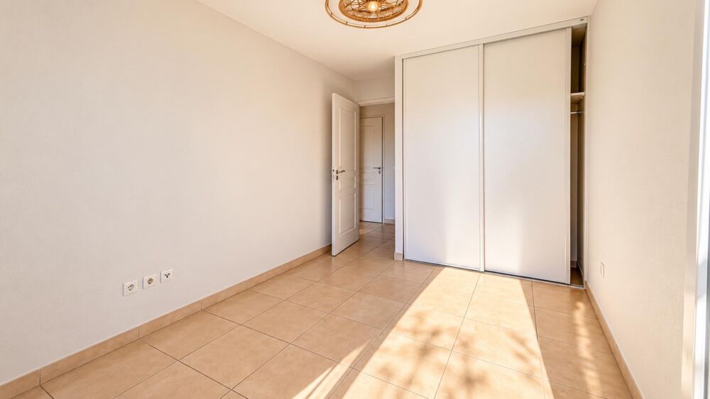 Vente Appartement DRAGUIGNAN – T3 LUMINEUX AVEC TERRASSE, PISCINE & PARKING COUVERT Draguignan