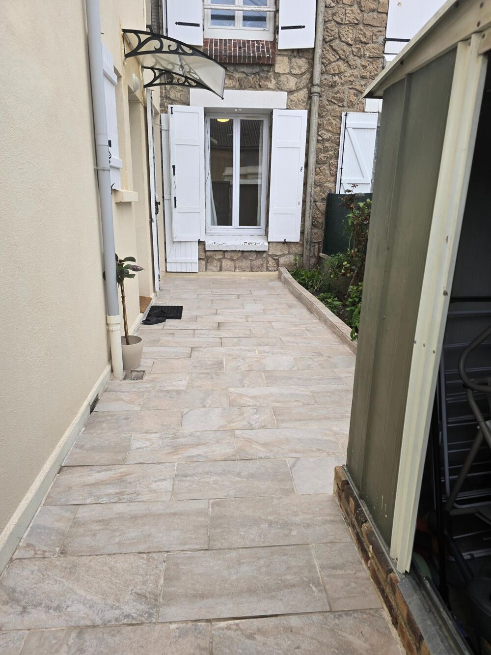 Vente Appartement Joli appartement au rez de chaussée avec 22,5 m2 de terrasse privatif, une place de parking sécurisée, deux belles chambres, une Pont-sainte-maxence