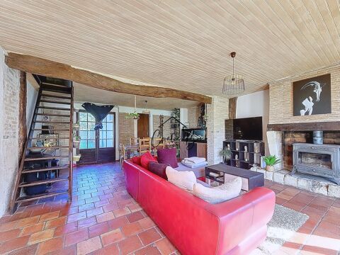   Ensemble immobilier de deux maisons mitoyennes sur 1,4 hectare de parcelle agricole Maison - 5 pice(s) - 260 m