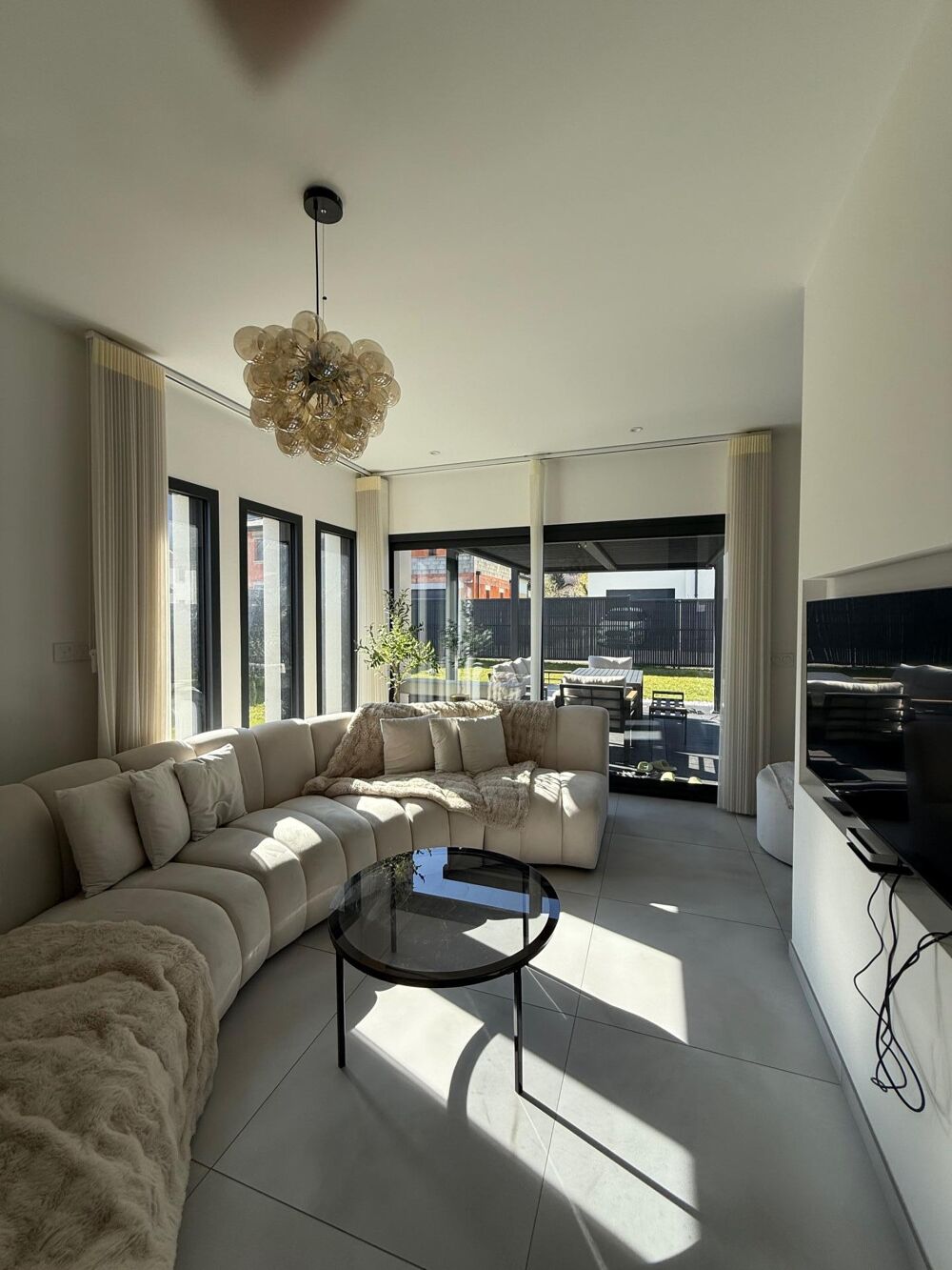 Elégance moderne, volumes généreux et lumière naturelle dans un quartier d'exception
