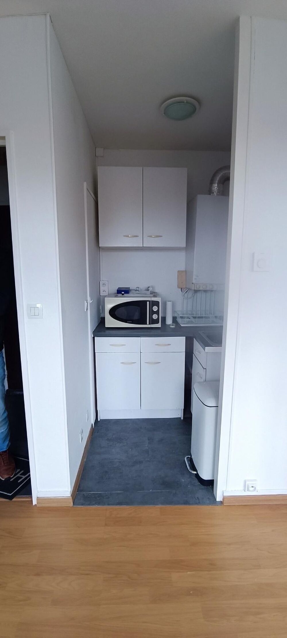 Vente Appartement Studio composée d'une entrée, kitchenette salle d'eau et pièce à vivre . 1 place de parking. 1 cave Bourges