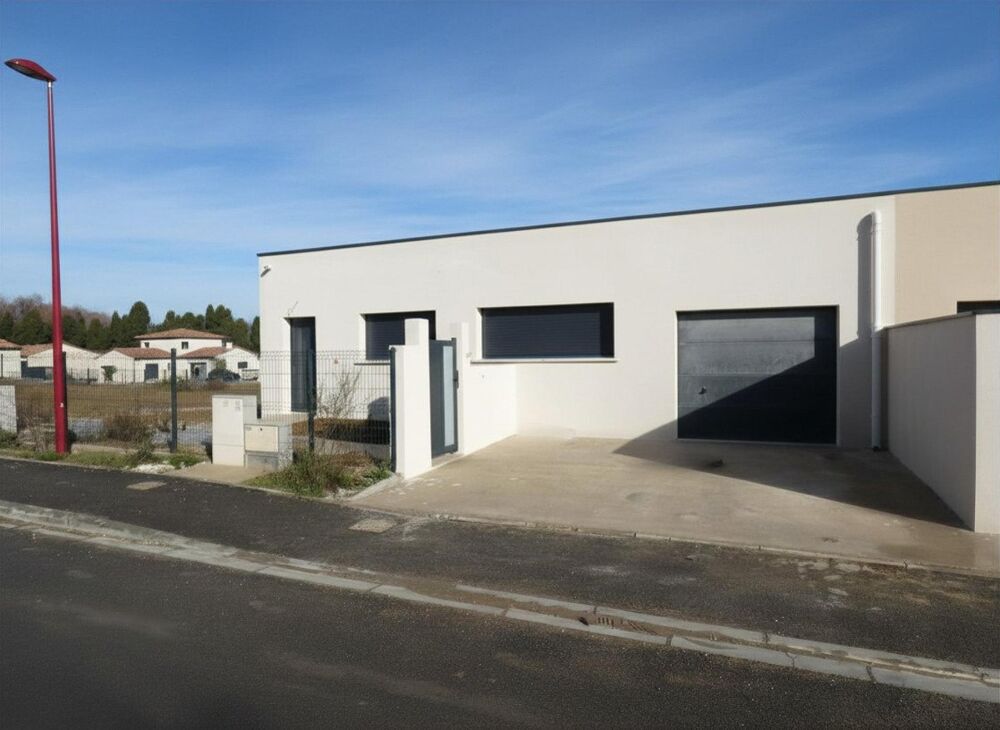 Villa de plain pied de 105m², 3 chambres sur terrain de 303m² avec garage