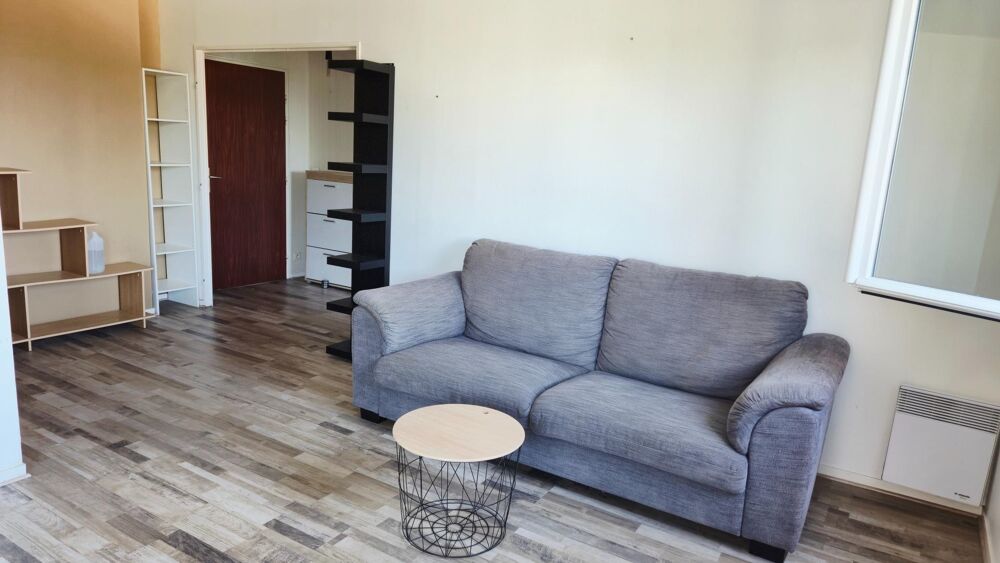 T2 avec Balcon et place de parking, au parc des provinces, dans résidence sécurisée