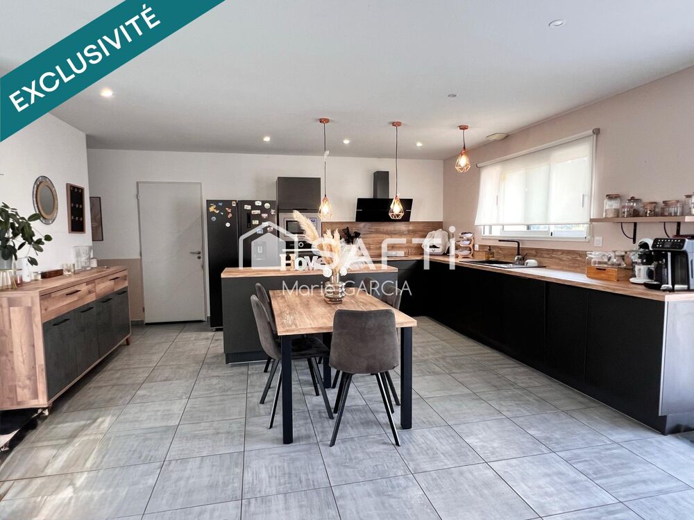 Maison-plain-pied 130 m²  5 chambres  Terrain 1 070 m²  Piscinable- borne électrique pour recharger voiture.