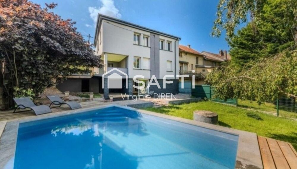 maison familiale , comprenant 7 pièces ave cuisine un salon séjour climatisé ,5 chambres dont une suite parentale avec 1 salle d