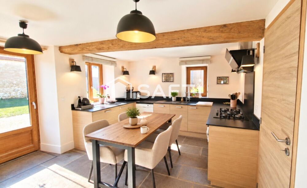 Vente Maison Coup de coeur pour cette magnifique longère de 1850 entièrement rénovée avec goût sur 143 m2, T4 avec 3 chambres, jardin de 664m Coulombs