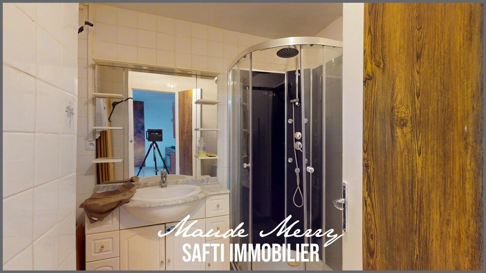 Vente Immeuble Immeuble de rapport composé de 3 lots - un local commercial de 20 m2 (qui peut être transformé en un studio) avec cave de 17 m2 Brignoles