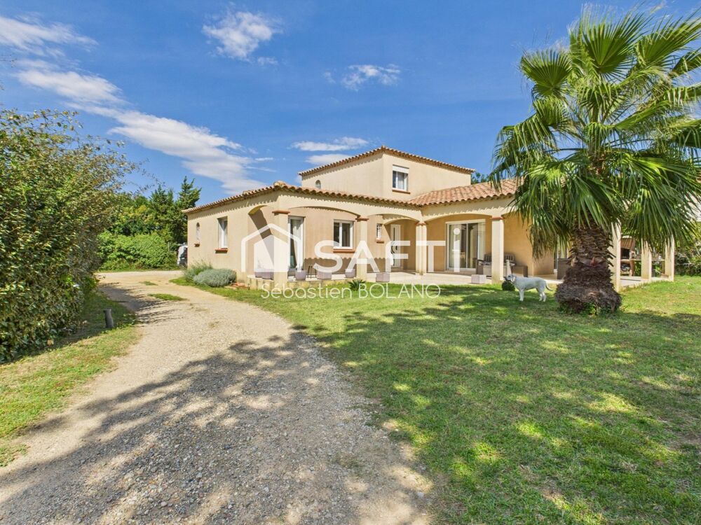 Villa lumineuse de 160 m², grand séjour de 83 m², suite parentale et jardin arboré.