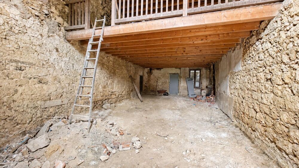 Bâtisse à fort potentiel, volumes exceptionnels