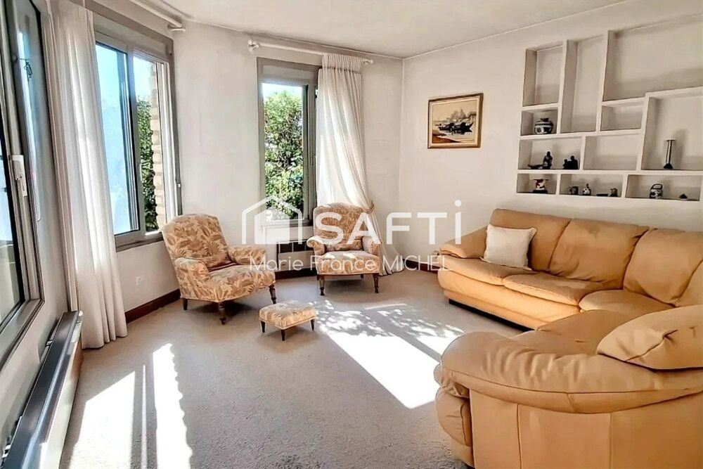 Vente Maison Au cœur de Pernes-les-Fontaines, charmante maison de village pleine d'authenticité.  D'environ 170 m², elle offre 6 pièces dont Pernes-les-fontaines