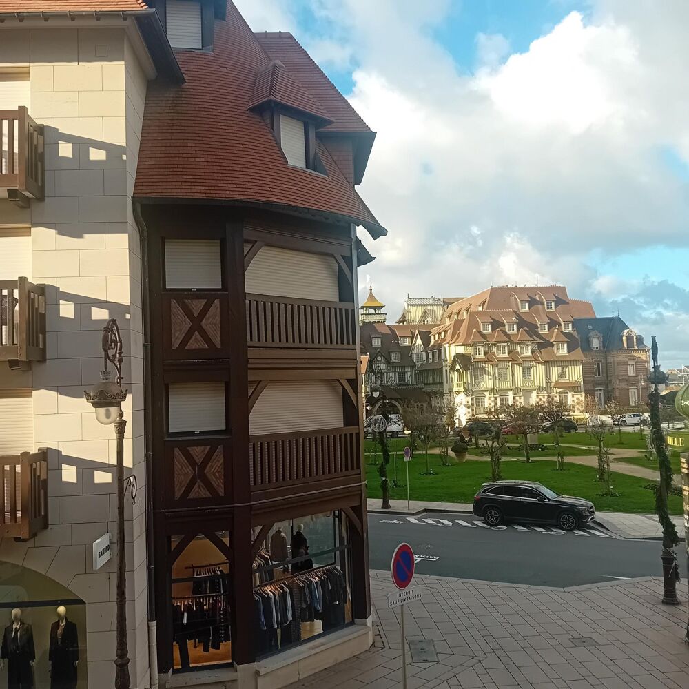 T3 Appartement de prestige 70,11 m2 ( loie Carrez ) situé à Deauville dans le prestigieux triangle d´or .