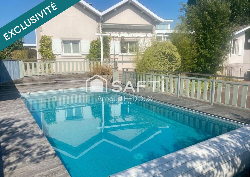 Villa de charme avec jardin paysager et piscine