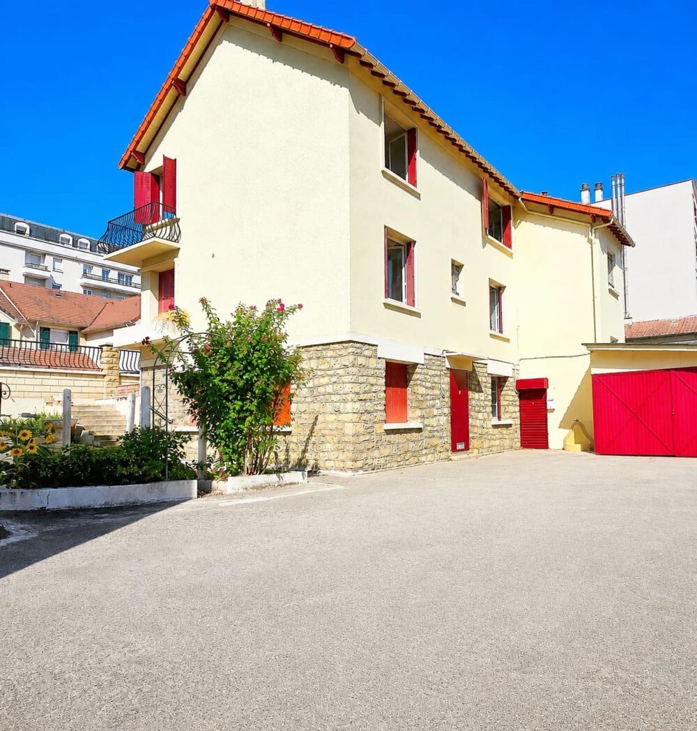 Maison de 243m2 avec 8 boxes à vendre sur Alfortville