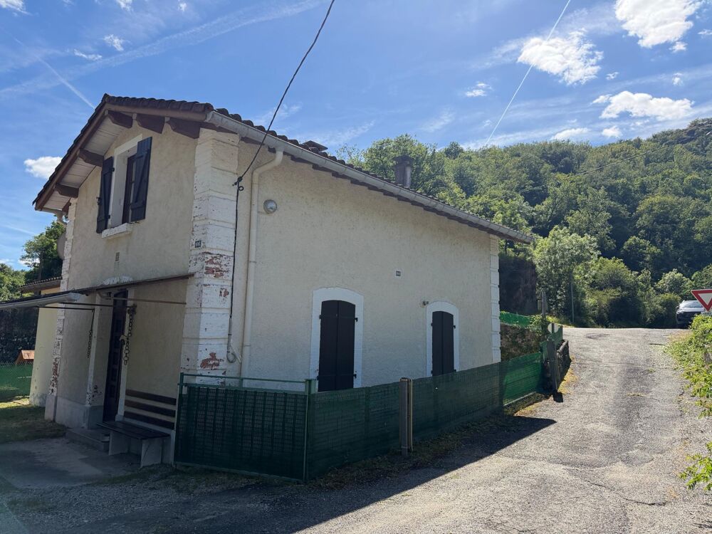 Maison de garde barrière à la campagne