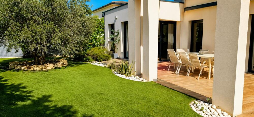 Vente Maison Entre , découvrez cette villa de 130 m² offrant 3 chambres, une piscine et une autonomie énergétique totale grâce à ses panneaux Mazan