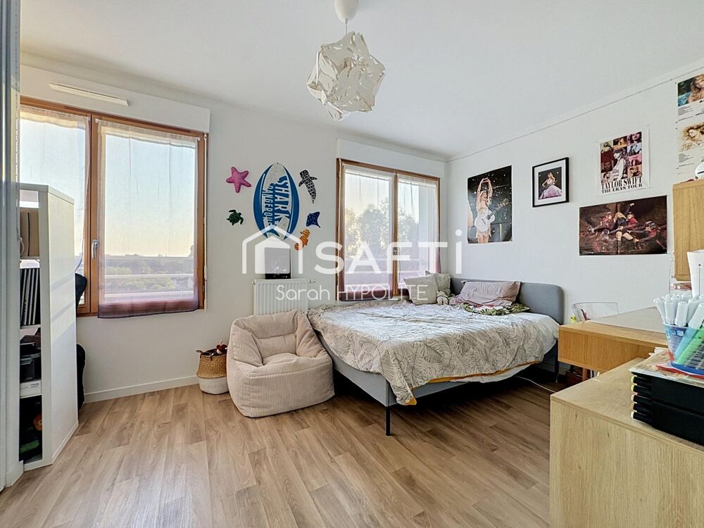 Vente Appartement Appartement de 100 m2 avec terrasse de 49 m2 sans vis-à-vis Bordeaux