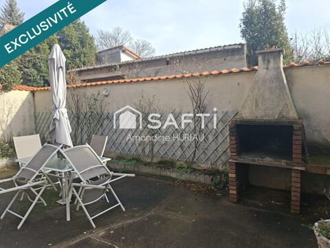   Maison familiale 146m2 à Aigueperse - centre ville - double garage et cour extérieure Maison - 6 pièce(s) - 146 m²