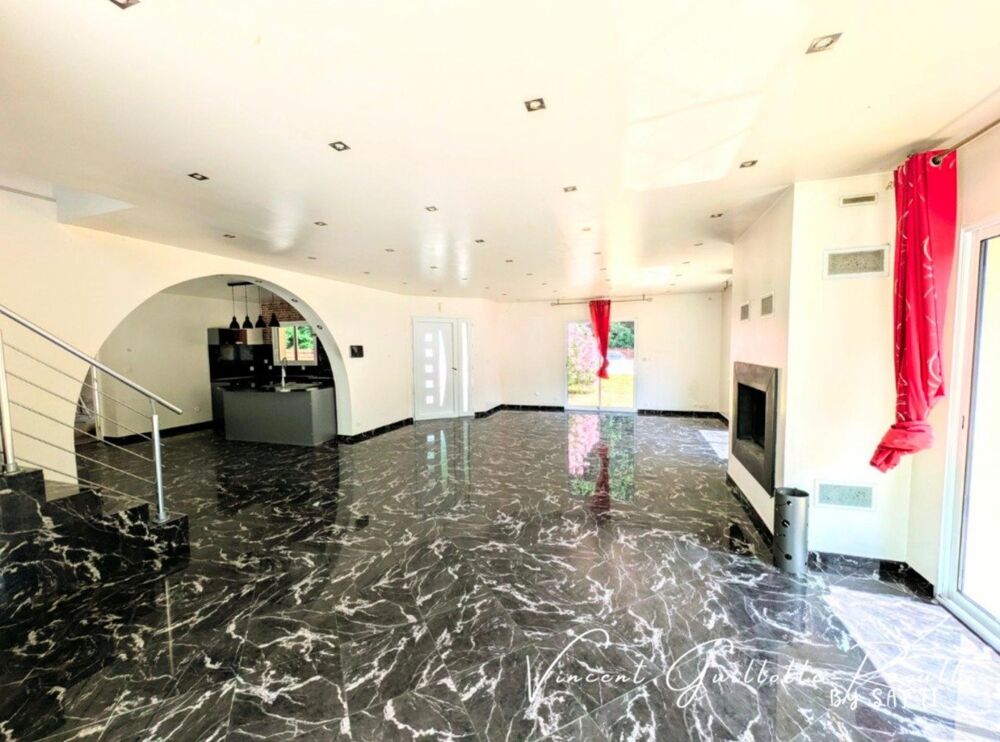 Maison 5 pièces 172 m²  3 chambres- terrain de 1923m²