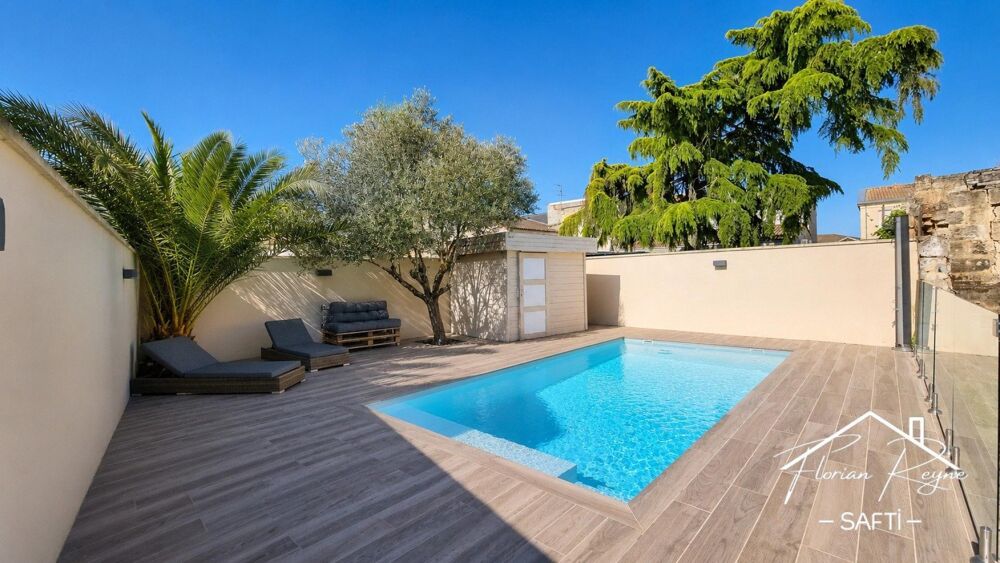 Maison de ville en pierre avec piscine au calme.