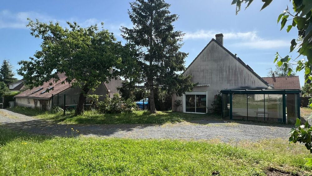 Gros potentiel et bon emplacement pour cette maison avec vie de plain-pied possible + étage à finir daménager + volumes en +