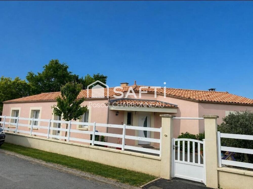 MAISON PLAIN PIED 4 CHAMBRES ET UN BUREAU PISCINE TERRAIN CLOS