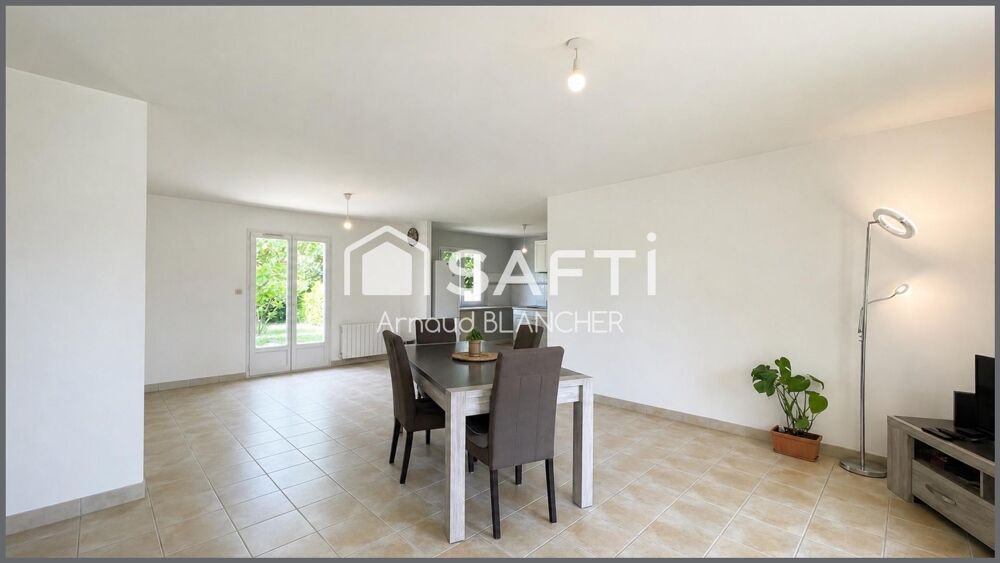 Vente Maison Pavillon plain-pied, trois chambres, salle de bain, garage, jardin. Angouleme