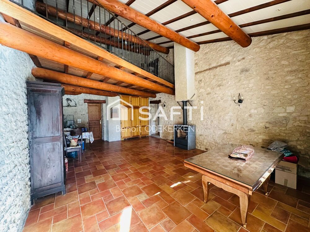 Grande maison en pierre aux multiples possibilités