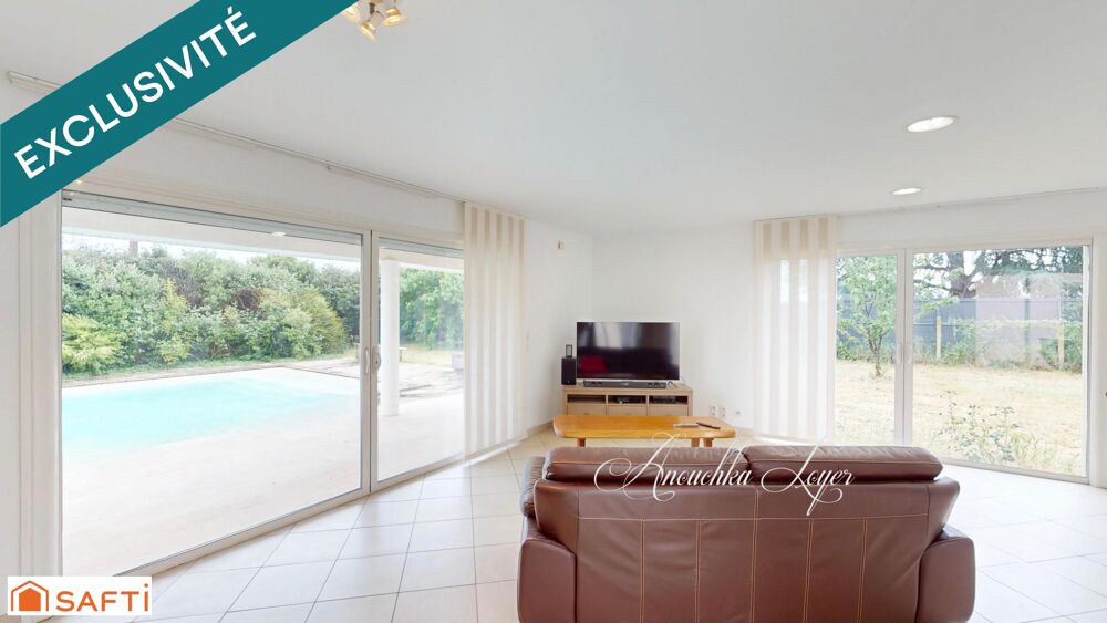 Maison avec piscine et double garage