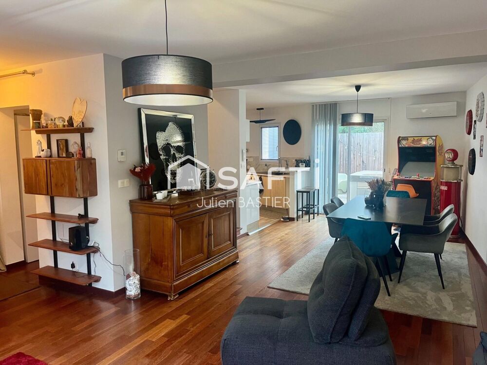 Eysines / Caudéran  Maison d'environ 127m2 avec 4 chambres, 2 extérieurs, stationnement