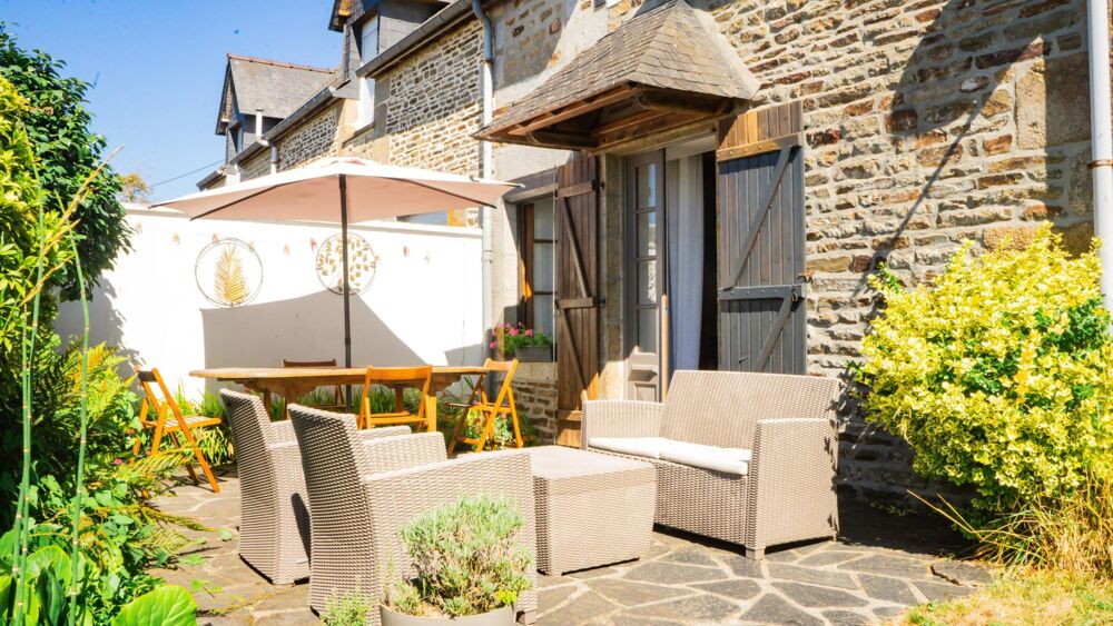 Maison de charme avec fort potentiel  145 m²  Terrain de 1 558 m²  Sourdeval (50150)