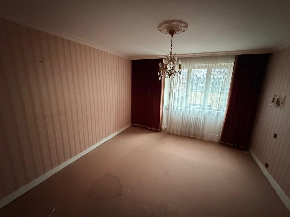 Duplex 180m2, 3 ch., commerce Rdc 90m2 A RÉNOVER