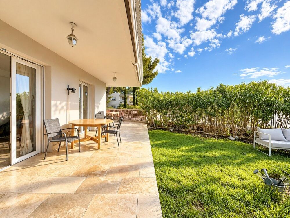 Vente Appartement EXCLUSIVITÉ – SANARY-SUR-MER – APPARTEMENT T3 EN REZ-DE-JARDIN À 10 MINUTES À PIED DU PORT Sanary-sur-mer