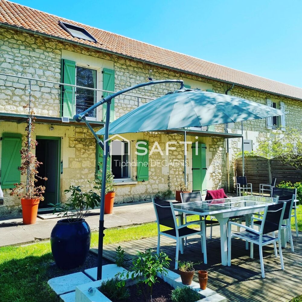 Vente Maison longère exploité en chambre d'hôte et gite, piscine naturelle, bassin à poissons, charme de l'ancien, site historique Parcay-sur-vienne