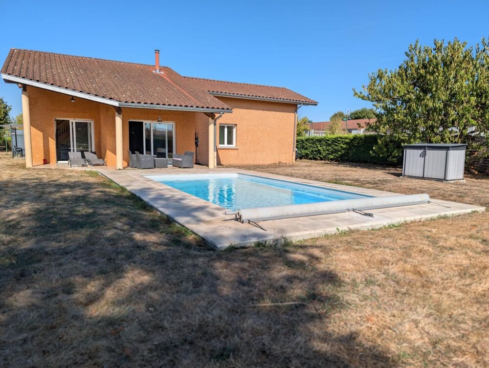Vente Maison À Vonnas, une maison familiale aux beaux volumes avec piscine et jardin paysagé Vonnas