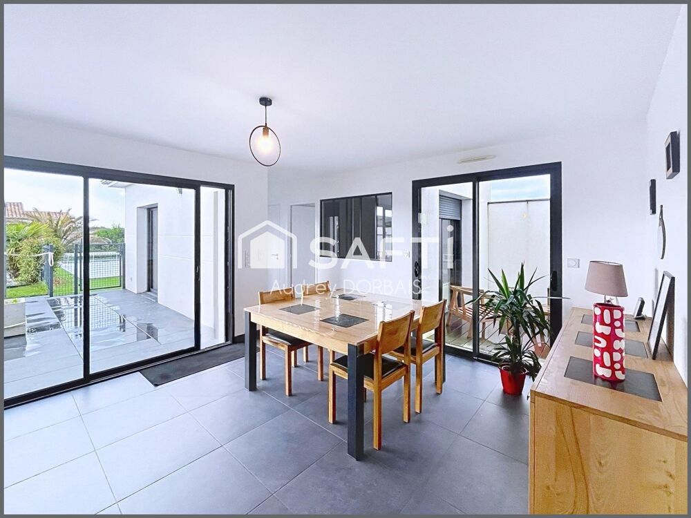 Maison contemporaine de plain pied avec piscine