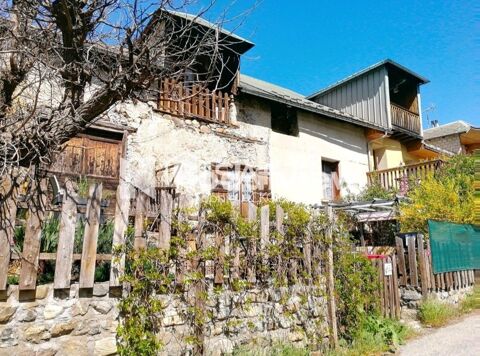   Ancienne b�tisse au coeur du village au potentiel �norme!! Maison - 6 pi�ce(s) - 250 m�