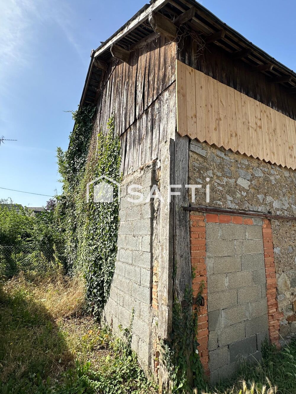 Vente Parking/Garage Grand Garage dans le centre de Mazé-Milon Maze-milon