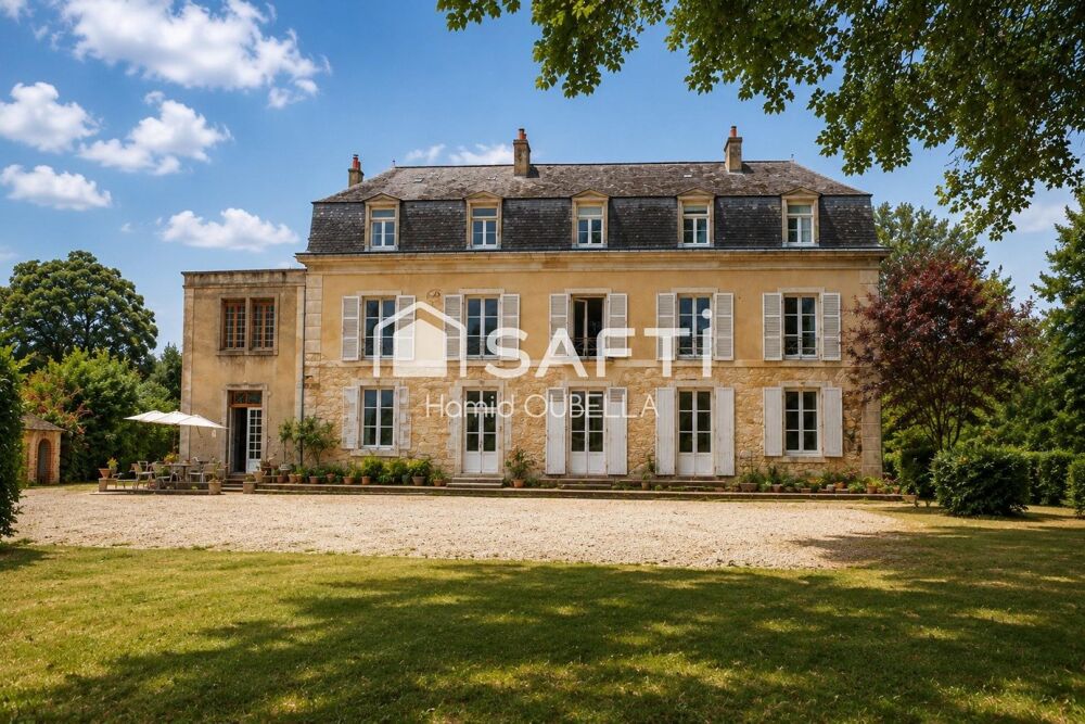Vente Maison Demeure de caractère avec dépendances au cœur d'un parc arboré Saint-pavace