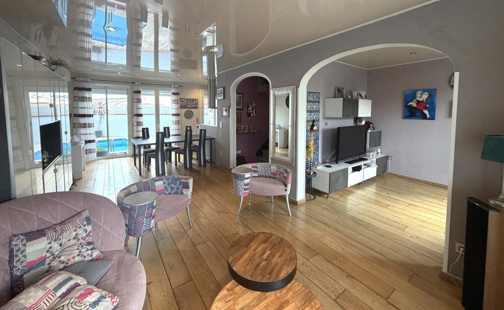 MAISON 4 chambres  PISCINE  GARAGE
