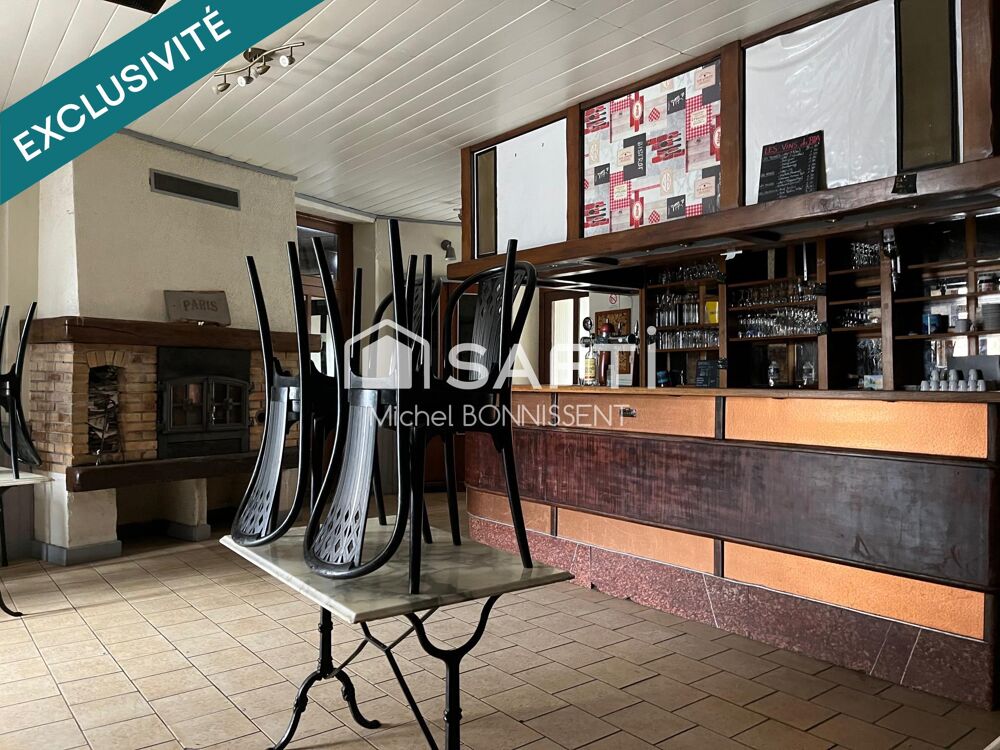 Vente Immeuble Mur  commerciaux et appartement au centre ville de Chateaumeillant Chateaumeillant