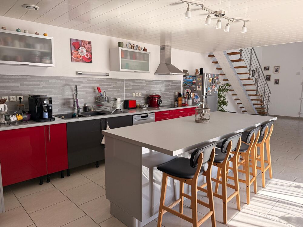 Vente Maison Maison de 182 m2 rénovée, 3 ch, dépendances et terrain Rioz