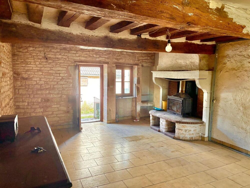 Maison de caractère en pierre avec fort potentiel