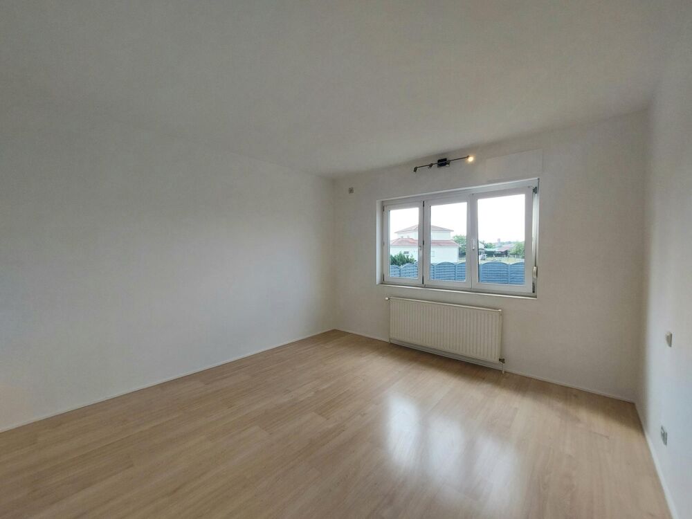Location Maison Loue Maison T5, 180m2, 4 chambres, à Guessling-Hémering, DPE A, prestations énergétiques haut de gamme Guessling-hemering