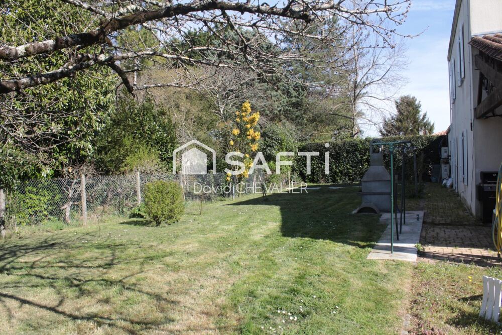 Vente Maison Coup de cœur assuré pour cette lumineuse maison de 135 m² avec suite parentale, terrasse couverte  et agréable terrain clos et p Saint-genis-de-saintonge