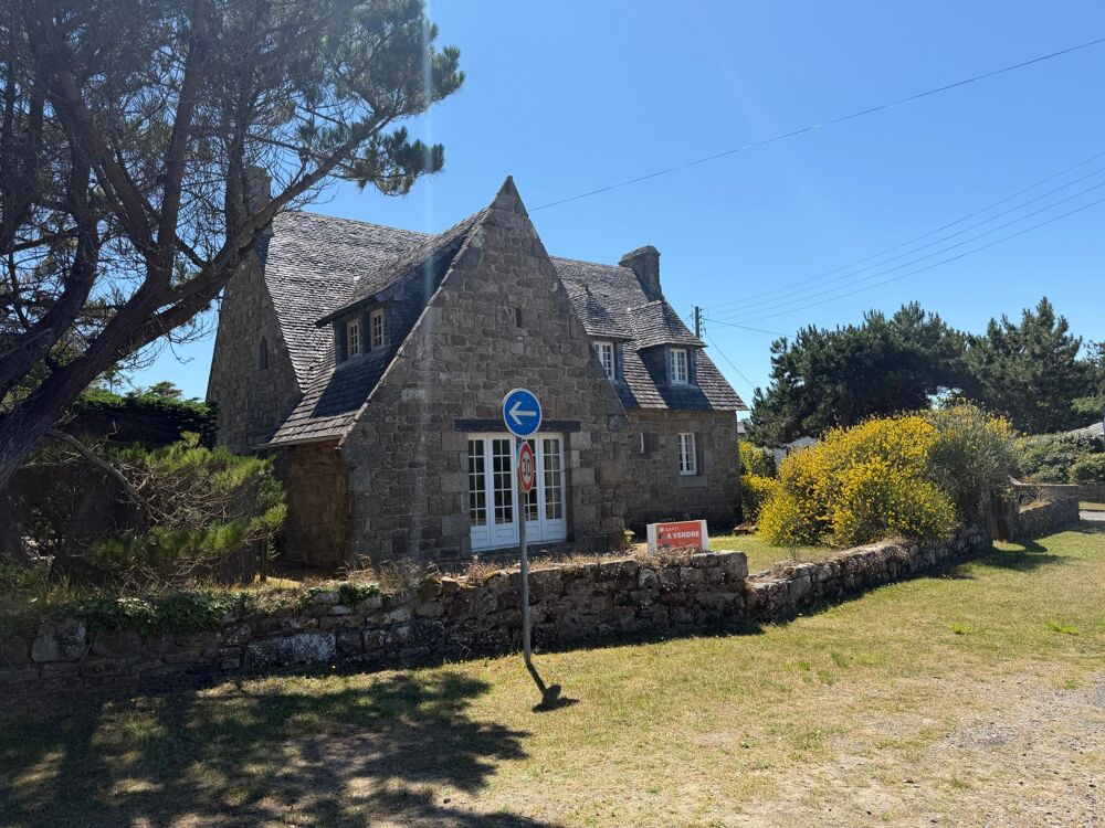 Magnifique maison en pierre à 200 m de la plage de la Grève Blanche.