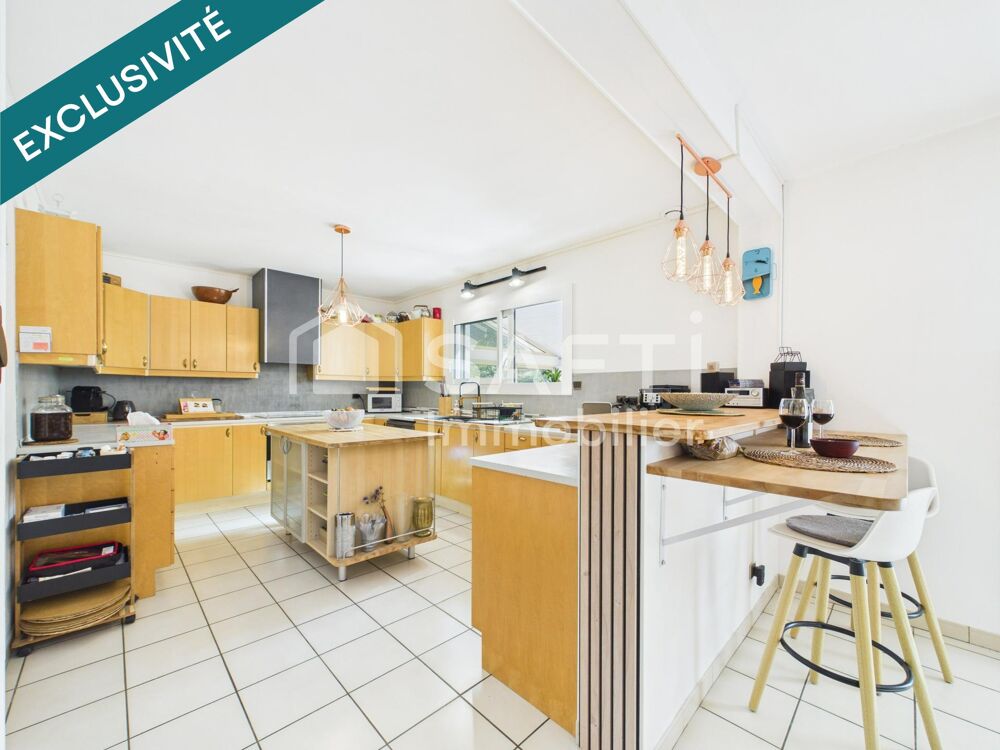Maison familiale avec piscine et chalet/cuisine d'été