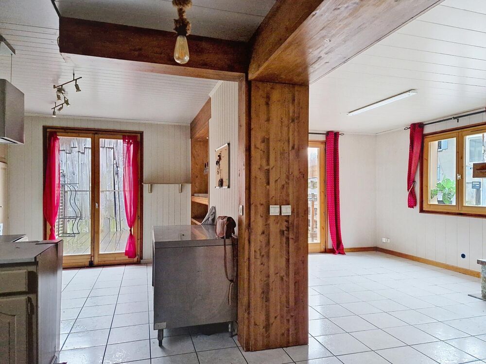 Vente Maison Grande maison située dans un charmant village. Maison de type 6 avec deux appartements indépendants de type 2. La lechere